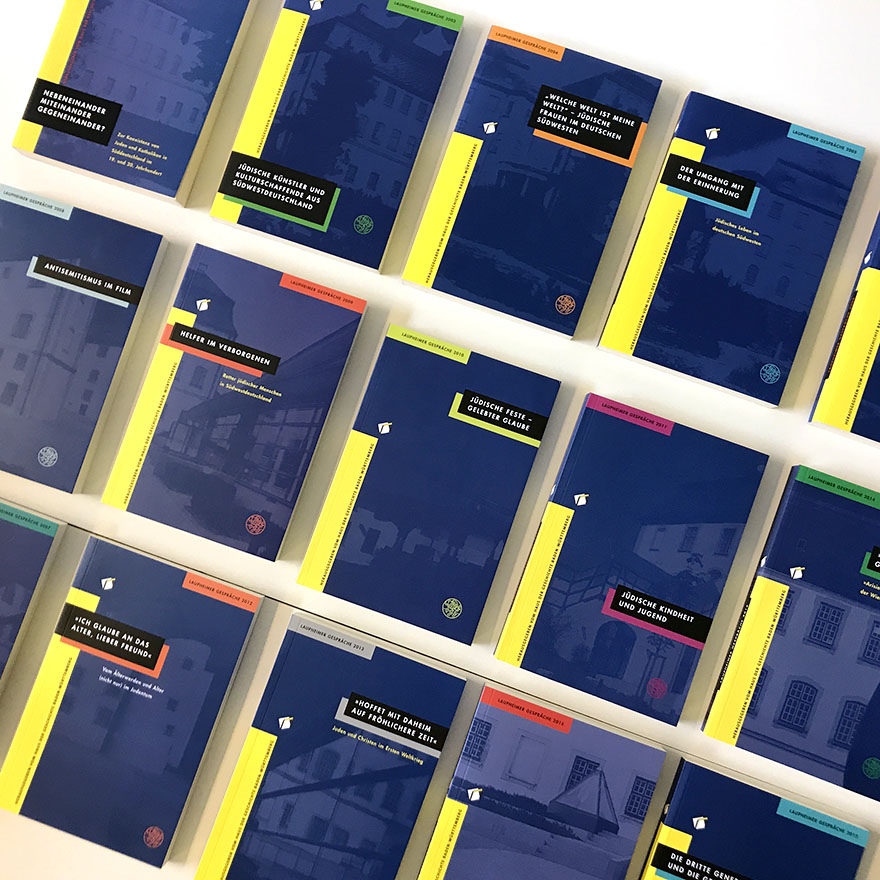 Haus der Geschichte Baden-Württemberg<br>Reihengestaltungen innen und außen<br>mit Bezug zum Erscheinungsbild des Museums<br> 